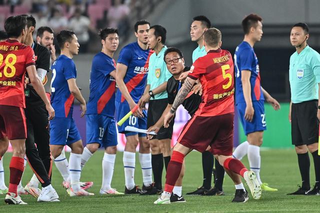 巴萨5-2战胜巴列卡诺 拉菲尼亚崭露锋芒领跑射手榜